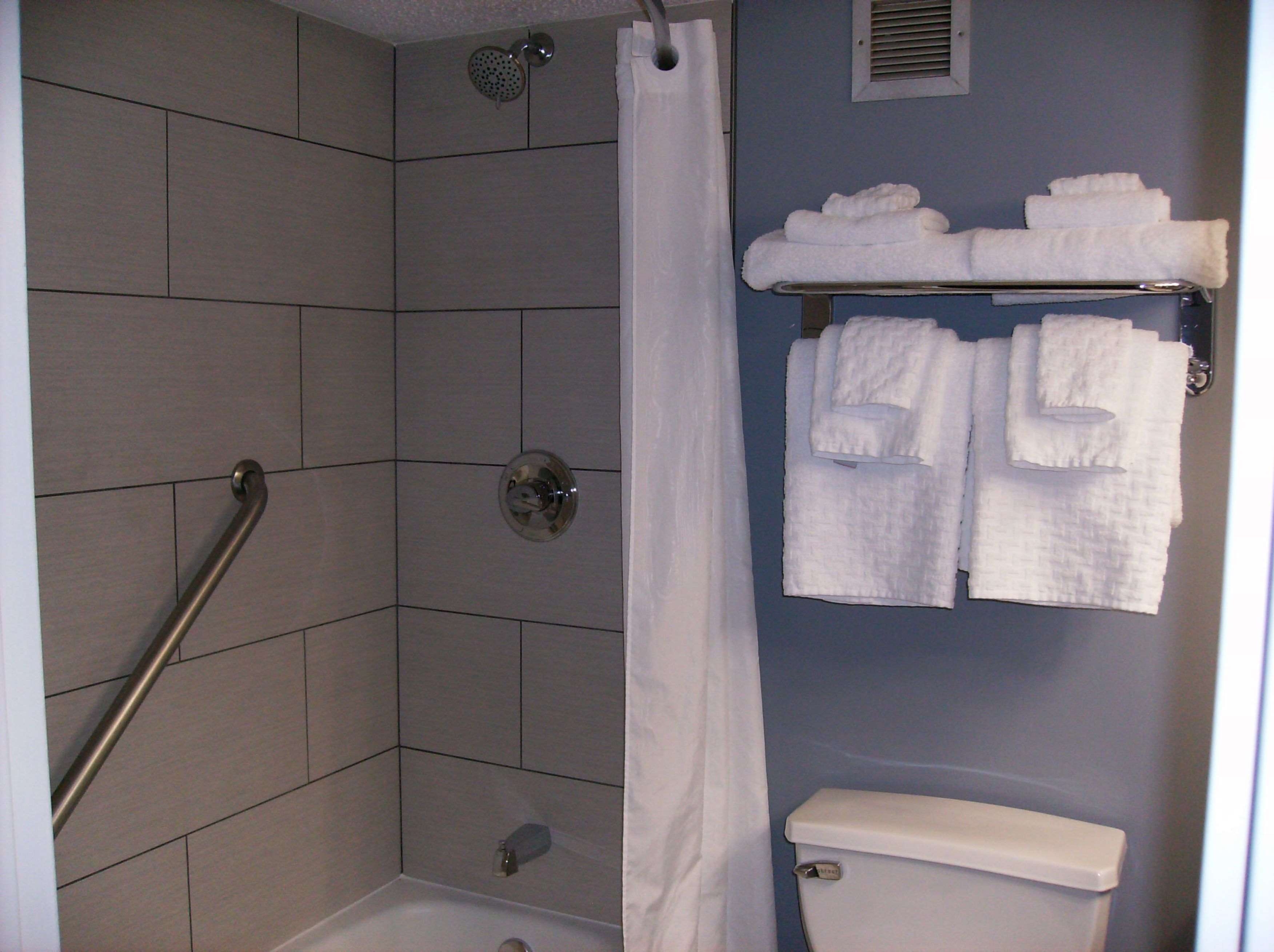 Best Western Plus Bradford Inn Room Type - 2 Queen Beds, Non-Smoking, High Speed Internet Access, Microwave And Refrigerator, Coffee Maker, Iro
