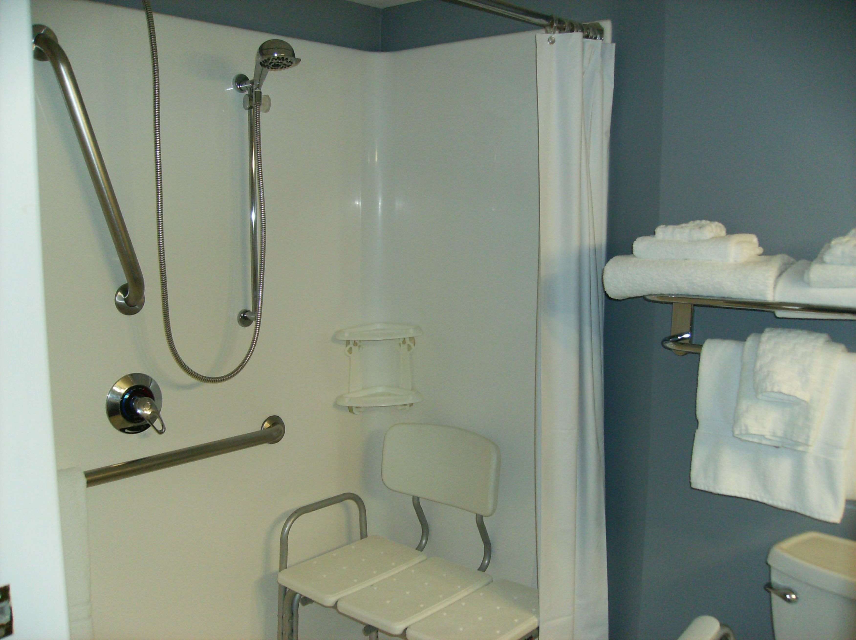 Best Western Plus Bradford Inn Room Type - Accessible - 2 Queen, Mobility Accessible, Communication Assistance, Roll In Shower, Non-Smoking, Fu