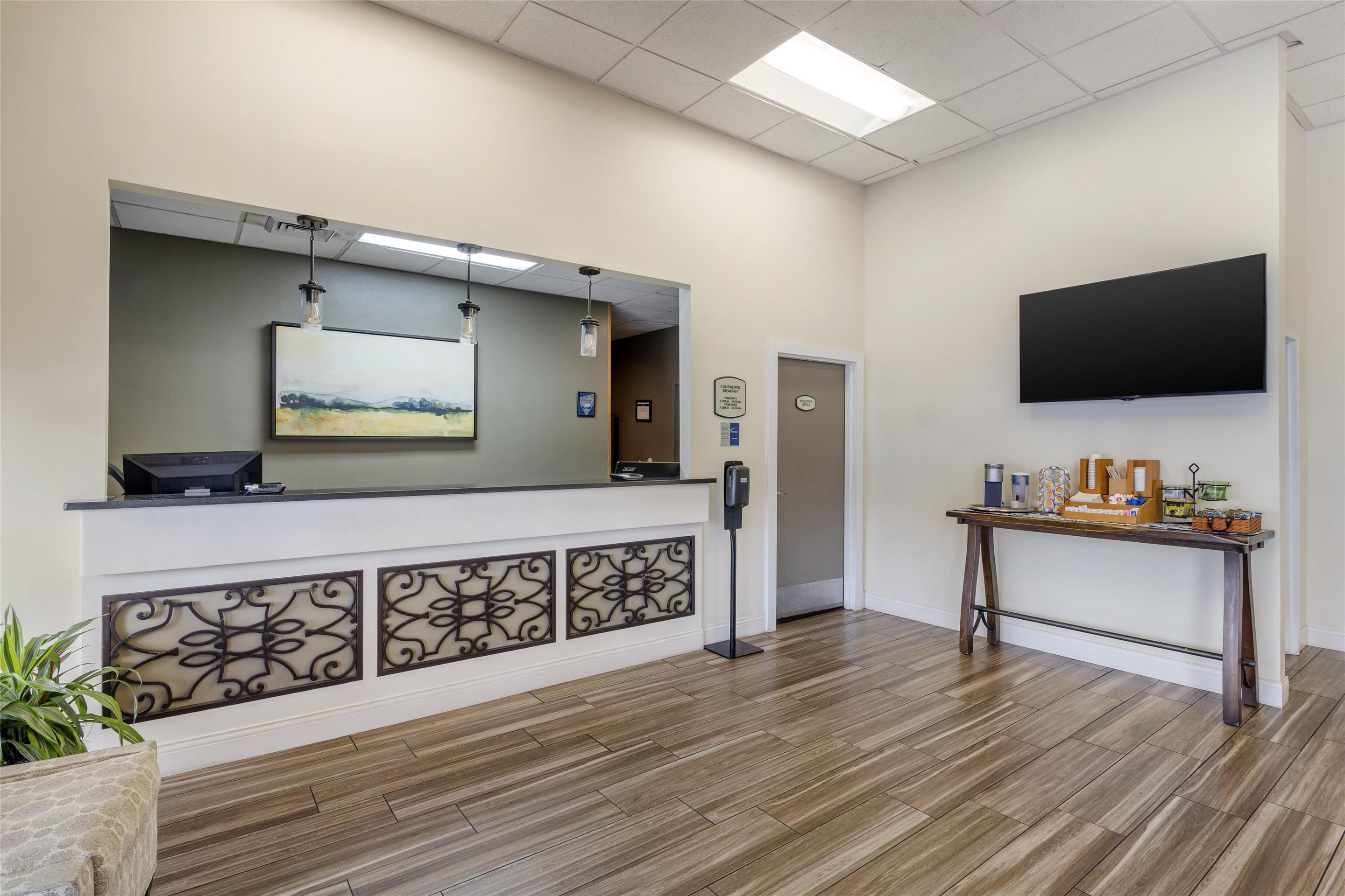 BW Reception | Best Western Charleston Inn