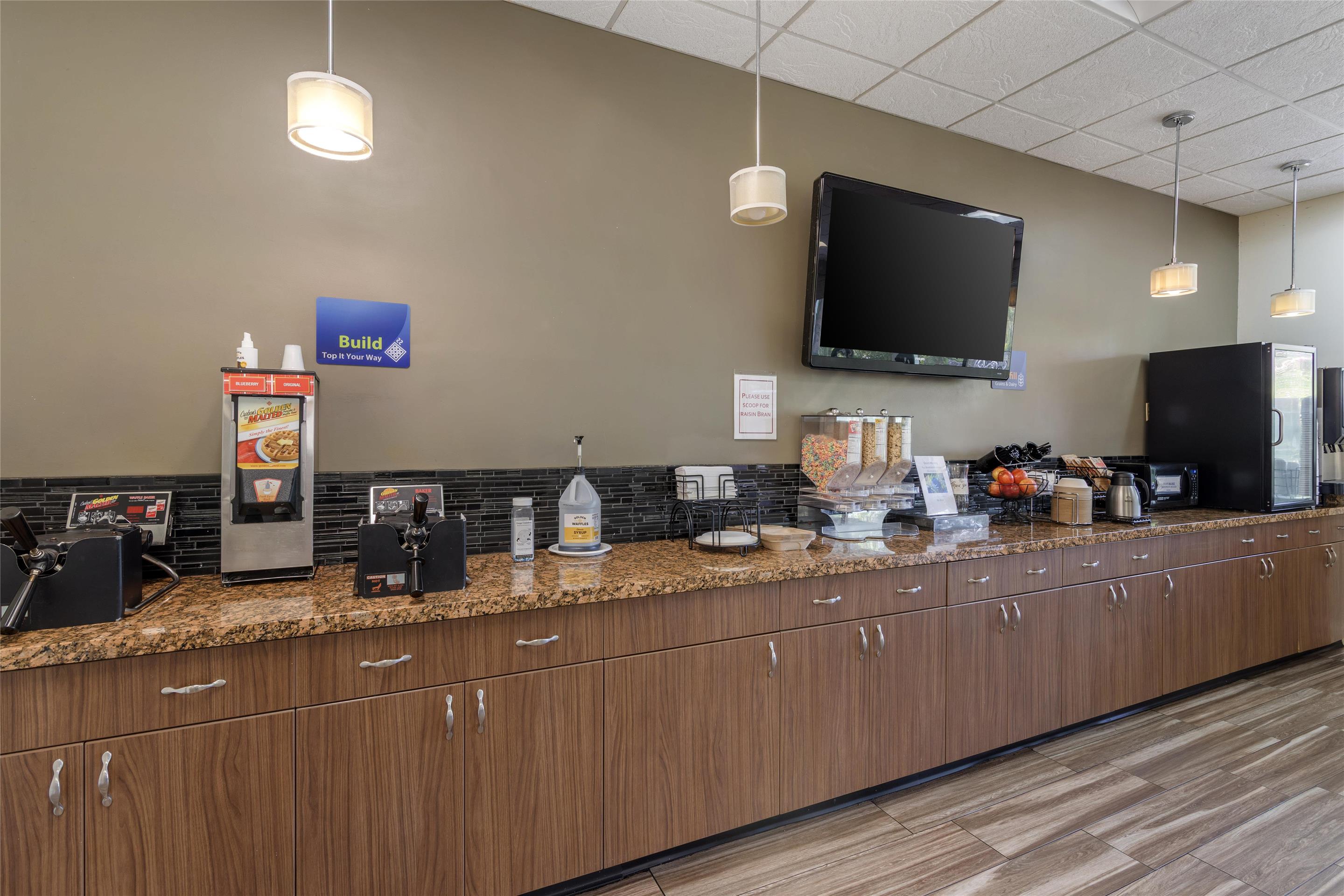 BW Breakfast | Best Western Charleston Inn