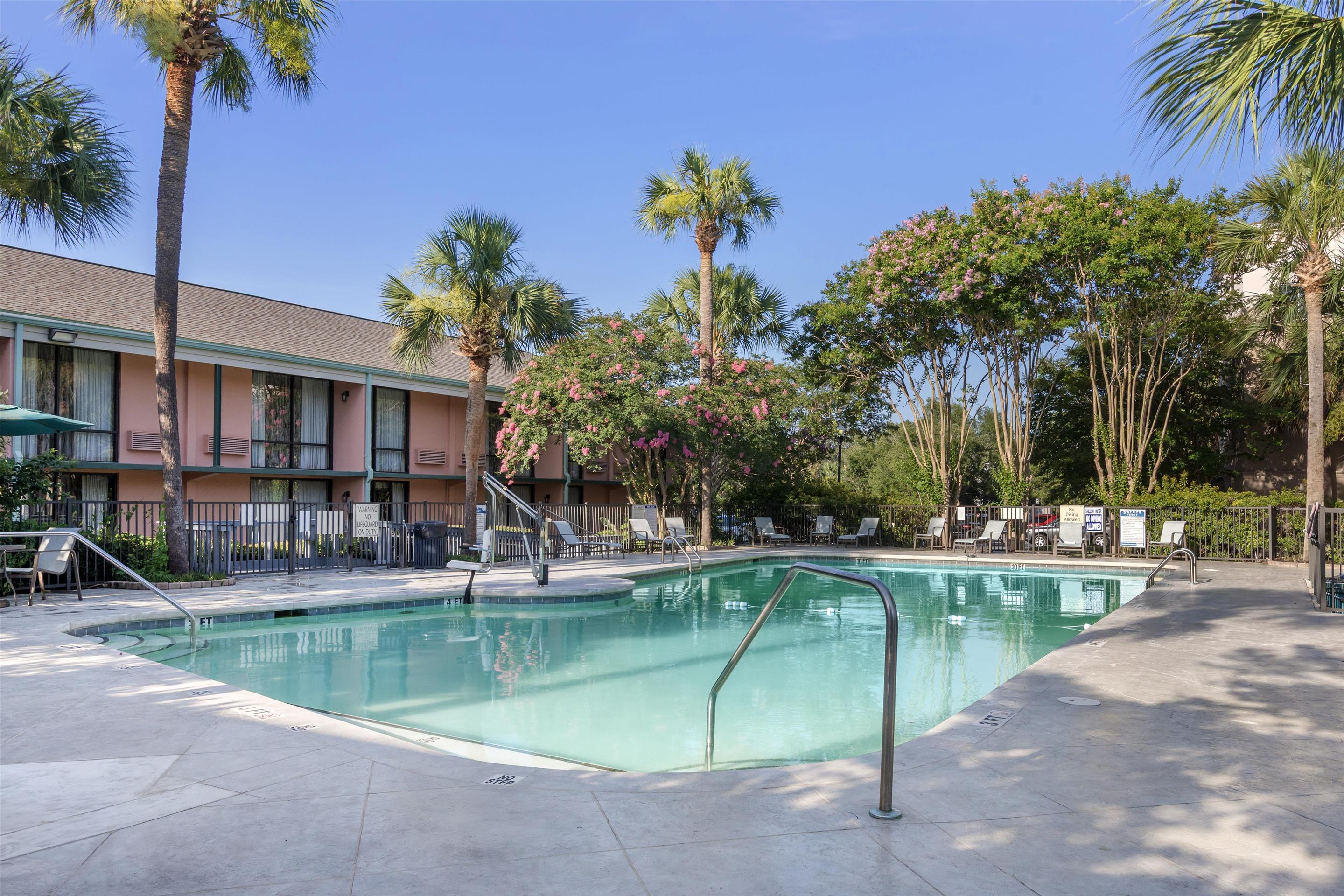 BW Pool | Best Western Charleston Inn