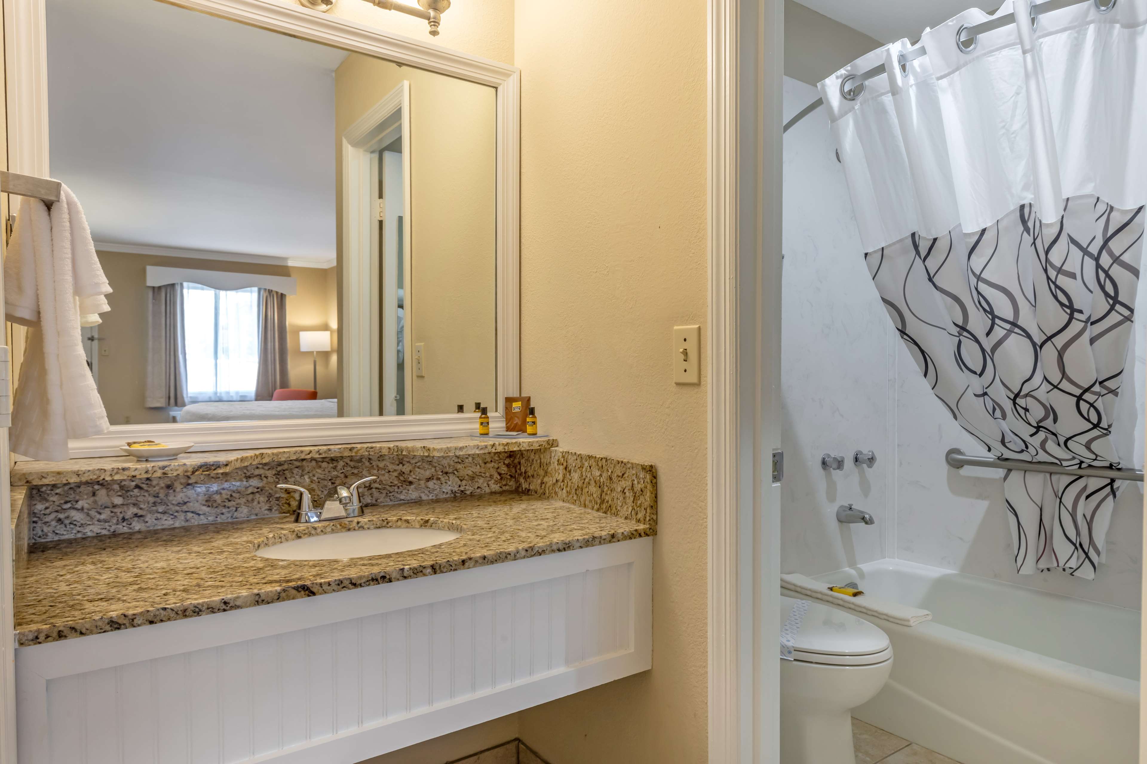 Best Western Plus Santee Inn Room Type - 1 King Bed, Smoking Room, Desk, Microwave And Refrigerator, Wi-Fi, Full Breakfast Best Western Plus Santee Inn Room Type - 1 King Bed, Smoking Room, Desk, Microwave And Refrigerator, Wi-Fi, Full Breakfast