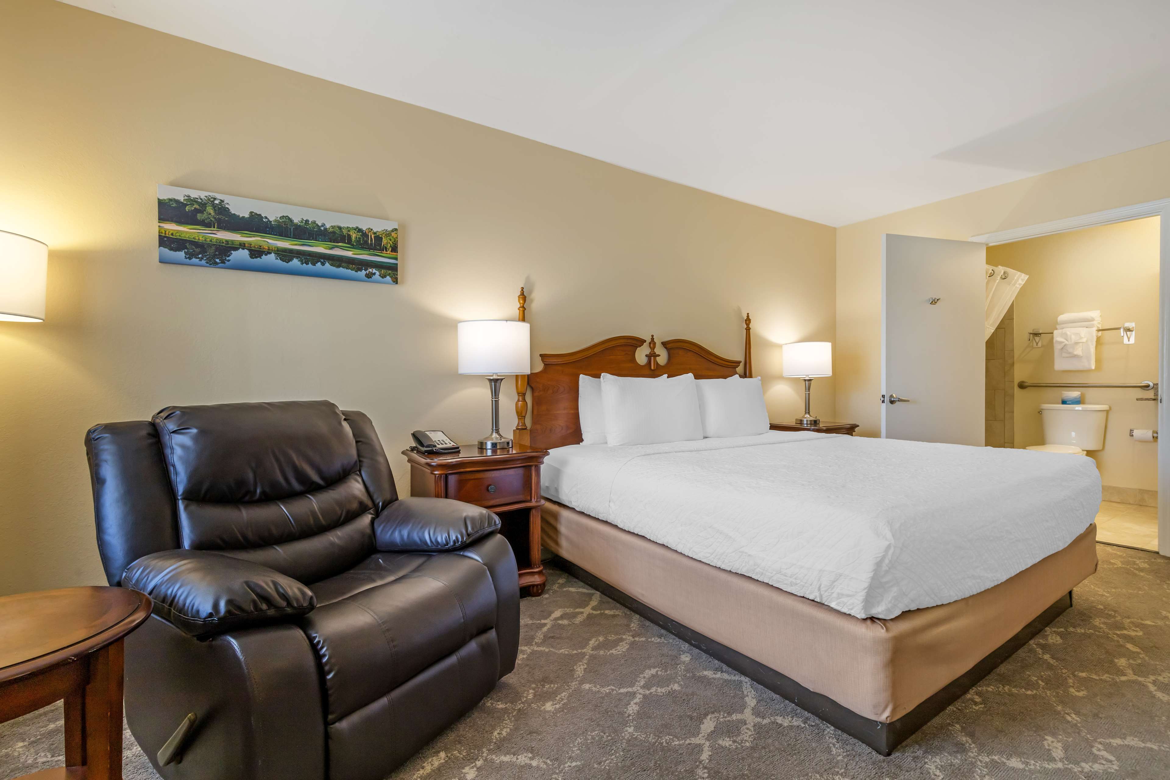 Best Western Plus Santee Inn Room Type - Accessible - 1 King, Mobility Accessible, Bathtub, Non-Smoking, Full Breakfast Best Western Plus Santee Inn Room Type - Accessible - 1 King, Mobility Accessible, Bathtub, Non-Smoking, Full Breakfast