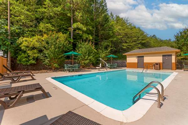 Pool - Best Western Seneca Clemson Hotel