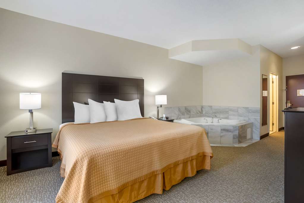Best Western Carowinds-guestroom-Guest Room,On-Site.jpg