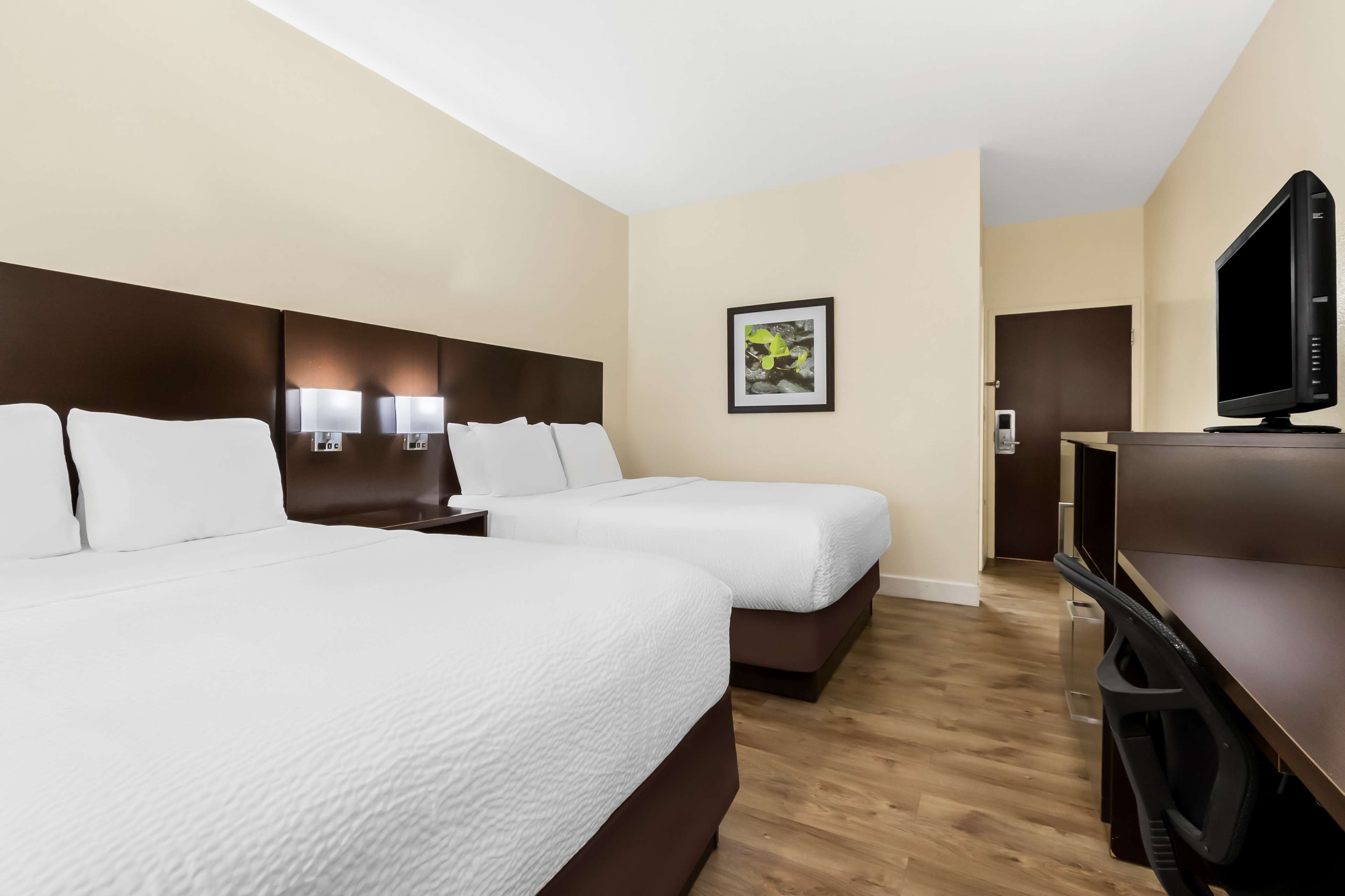 Best Western Patriots Point Room Type - 2 Queen Beds, Non-Smoking, Microwave And Refrigerator, Wi-Fi, Full Breakfast Best Western Patriots Point Room Type - 2 Queen Beds, Non-Smoking, Microwave And Refrigerator, Wi-Fi, Full Breakfast