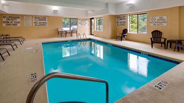 Pool - Best Western Executive Inn Latta - I-95, Exit 181B