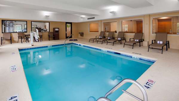 Pool - Best Western Executive Inn Latta - I-95, Exit 181B
