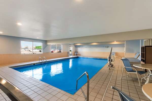 Pool - Best Western Empire Towers Hotel Sioux Falls - I-29, Exit 77