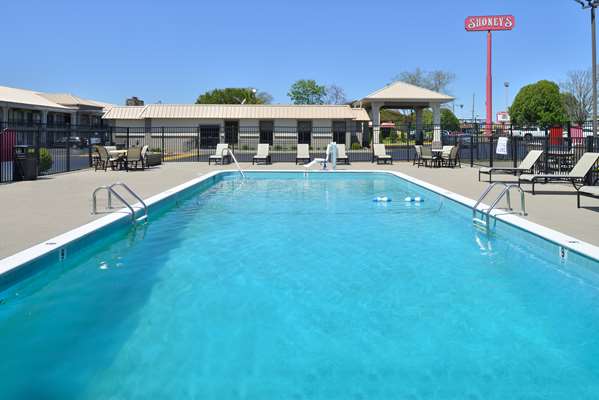 Pool - Best Western Franklin Inn - I-65, Exit 65