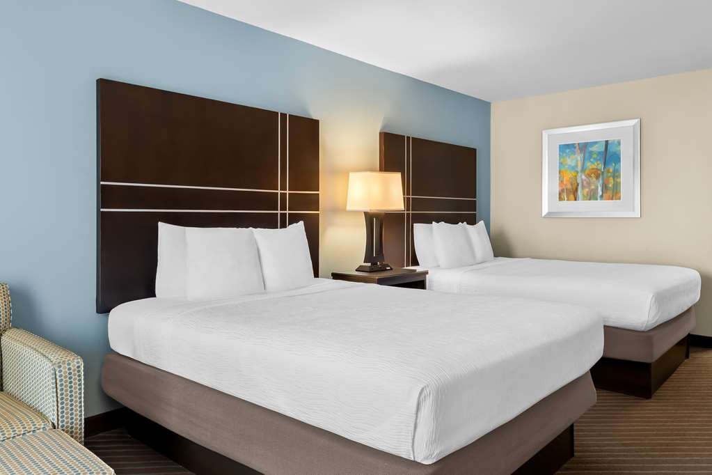 Best Western Newport Inn-guestroom-Guest Room,On-Site.jpg