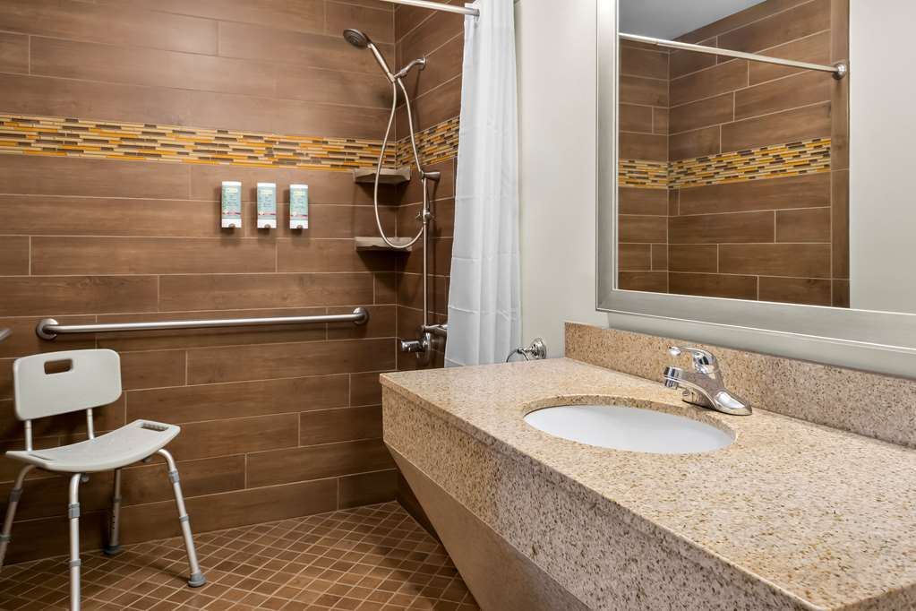 Best Western Newport Inn-guestroom-Guest Room,Bathroom,On-Site.jpg