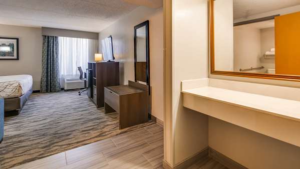  - Best Western Plus Knoxville Cedar Bluff Hotel - I-40 & I-75, Exit 378