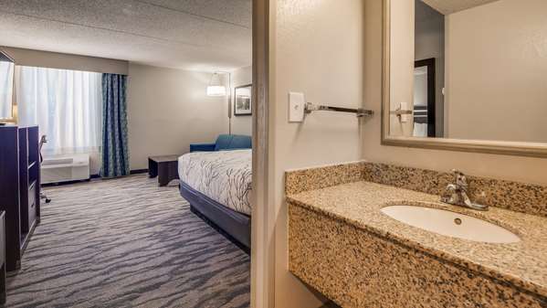  - Best Western Plus Knoxville Cedar Bluff Hotel - I-40 & I-75, Exit 378