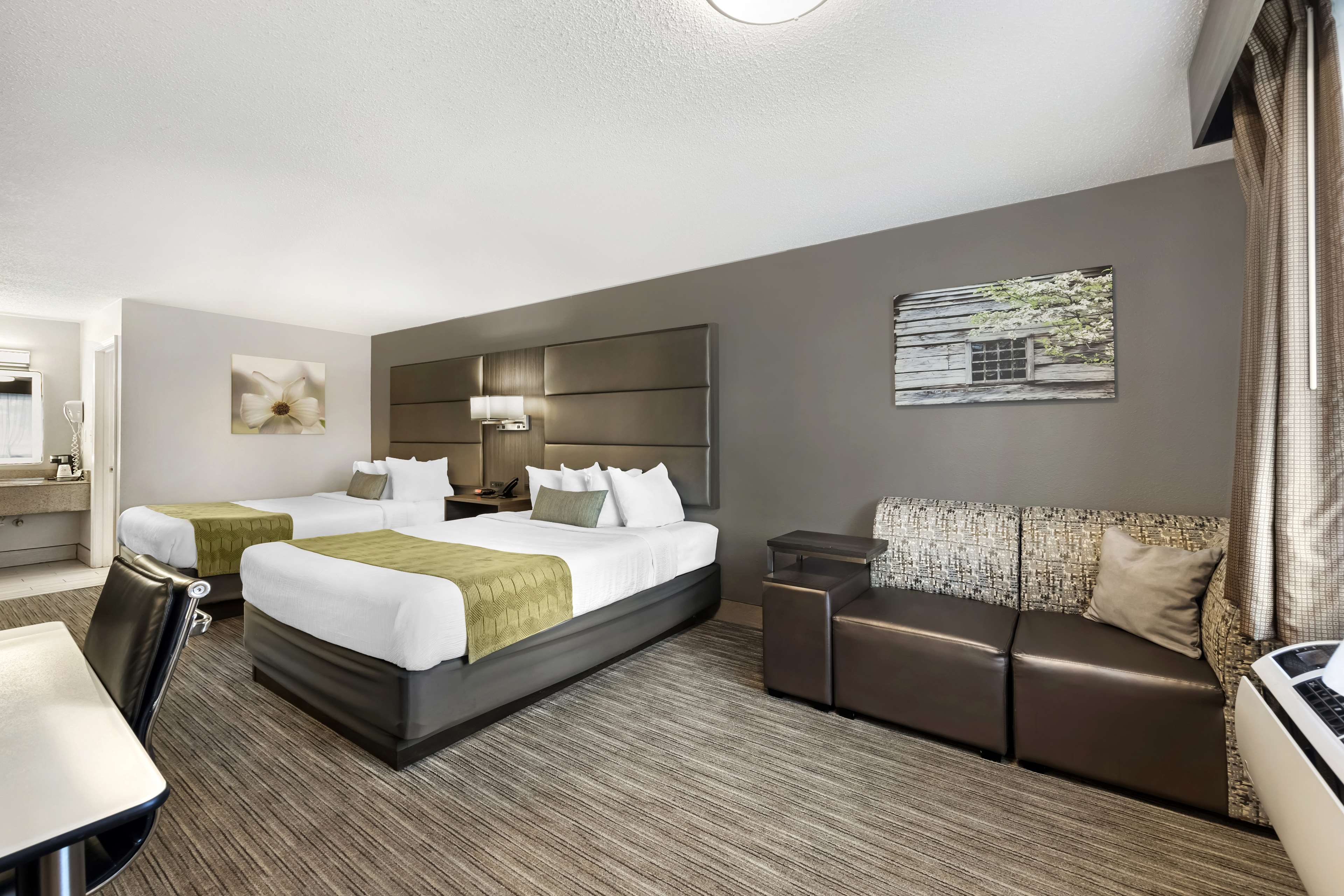Best Western Dickson - Tap to explore photos