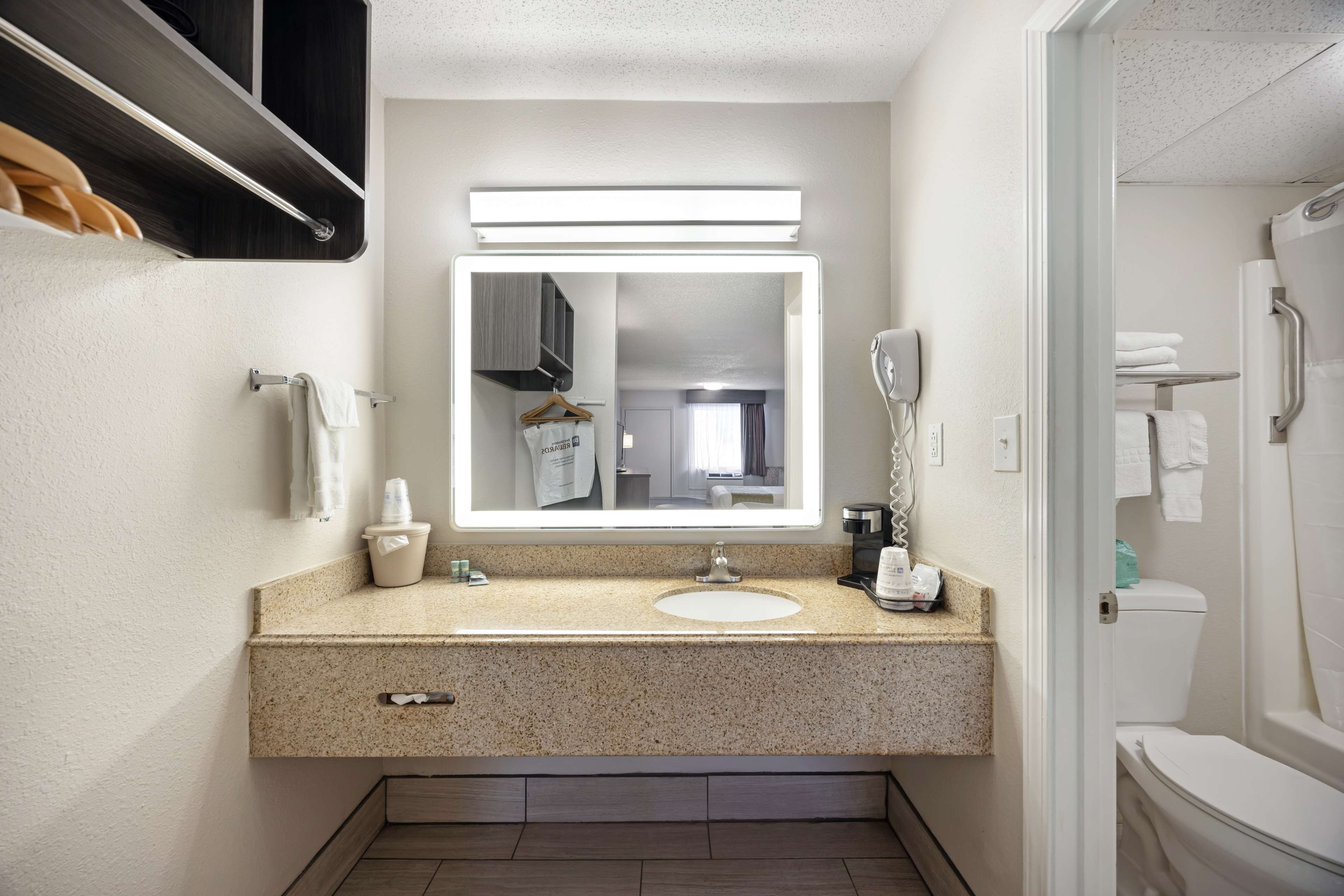 Best Western Dickson Room Type - 2 Queen Beds, Non-Smoking, Microwave And Refrigerator, Wi-Fi, Full Breakfast Best Western Dickson Room Type - 2 Queen Beds, Non-Smoking, Microwave And Refrigerator, Wi-Fi, Full Breakfast