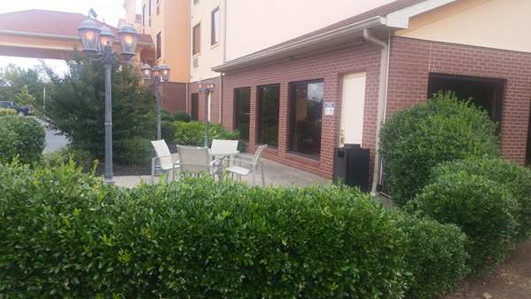 Exterior view - Best Western Plus Strawberry Inn & Suites Knoxville - I-40, Exit 398