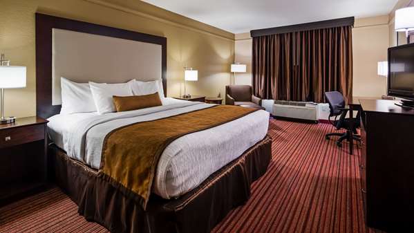  - Best Western Plus Strawberry Inn & Suites Knoxville - I-40, Exit 398