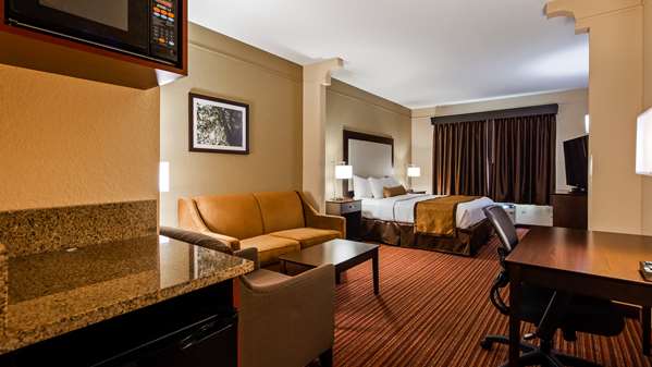 - Best Western Plus Strawberry Inn & Suites Knoxville - I-40, Exit 398