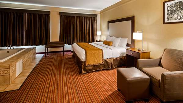  - Best Western Plus Strawberry Inn & Suites Knoxville - I-40, Exit 398