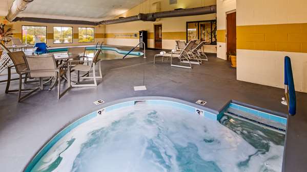 Pool - Best Western Plus Strawberry Inn & Suites Knoxville - I-40, Exit 398