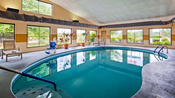 Pool - Best Western Plus Strawberry Inn & Suites Knoxville - I-40, Exit 398