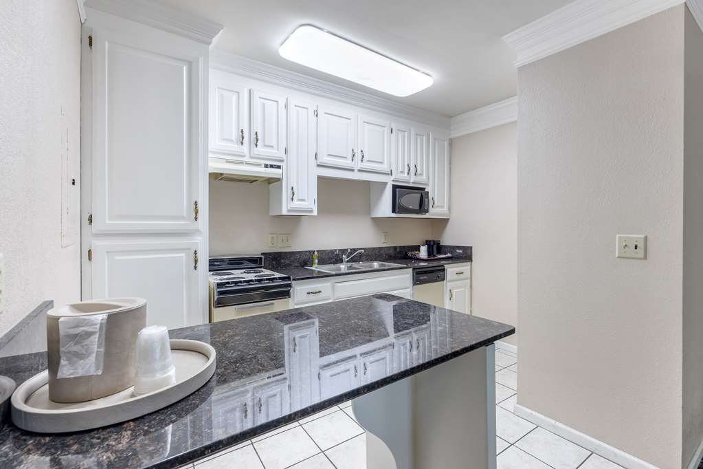 Best Western Spring Hill Inn & Suites-guestroom-Guest Room,Guest Room Amenity,Kitchen/Kitchenette,Suite,On-Site.jpg