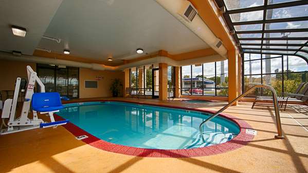 Pool - Best Western Knoxville Suites Downtown - I-75, Exit 108