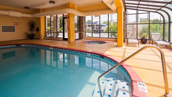 Pool - Best Western Knoxville Suites Downtown - I-75, Exit 108