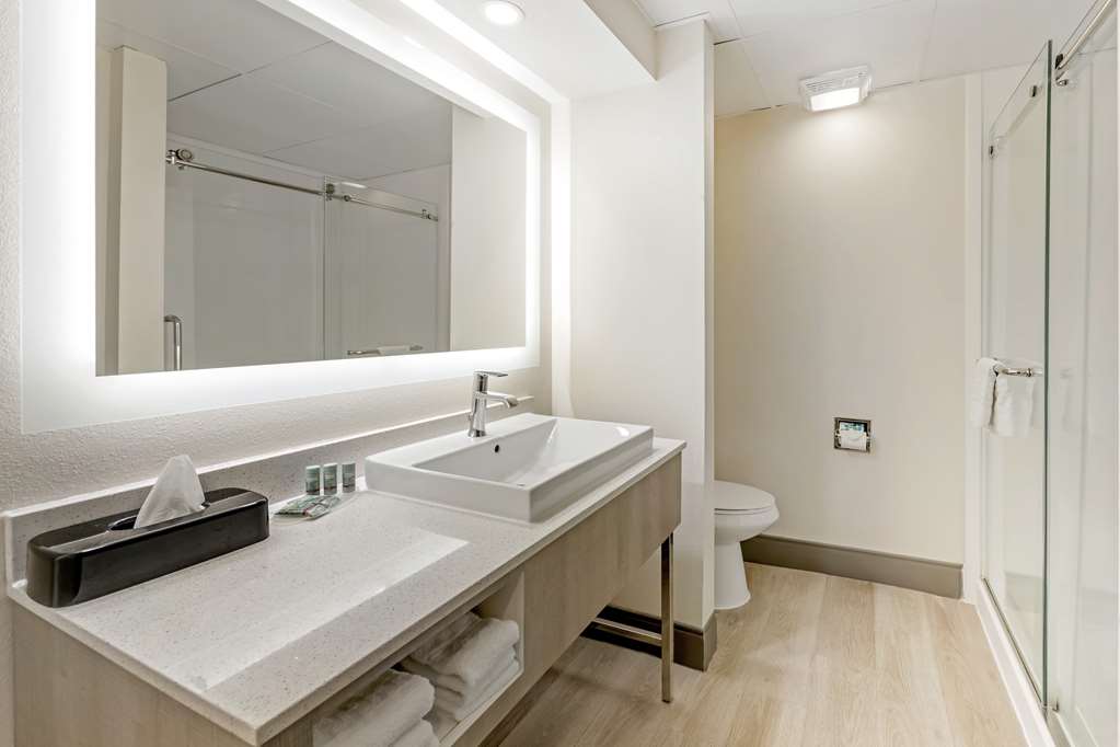 Best Western Brentwood-guestroom-Guest Room,Bathroom,Suite,On-Site.jpg