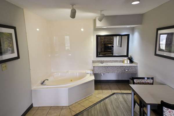 Suite - Best Western Cades Cove Inn Townsend