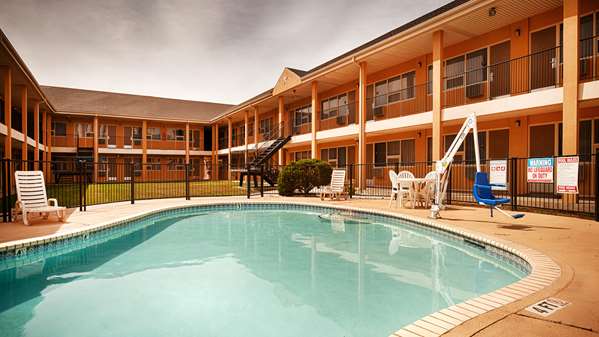 Pool - Best Western Red Carpet Inn Hereford