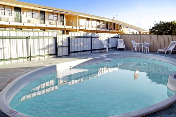 Pool - Best Western Caprock Inn Brownfield