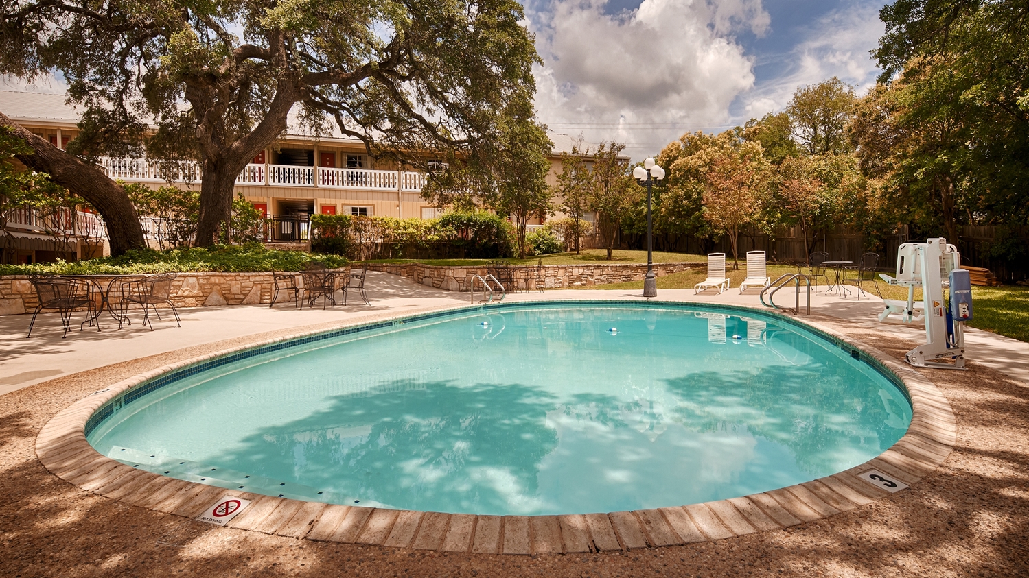 Best Western Sunday House Inn Kerrville, TX See Discounts