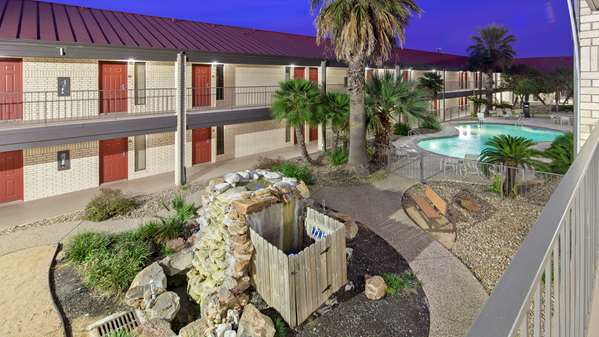 Pool - Best Western Ingram Park Inn San Antonio