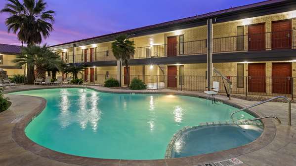 Pool - Best Western Ingram Park Inn San Antonio