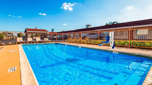 Pool - Best Western Motel Llano