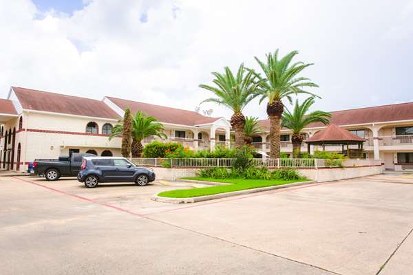 Exterior view - Best Western Pearland Inn