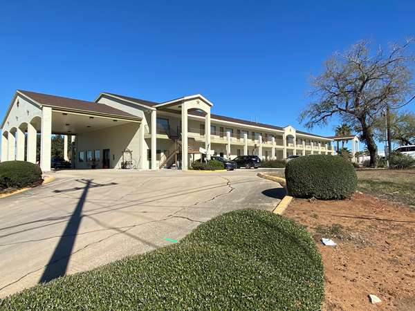 Exterior view - SureStay Hotel by Best Western Floresville
