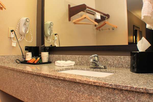  - Best Western Inn & Suites New Braunfels - I-35, Exit 189