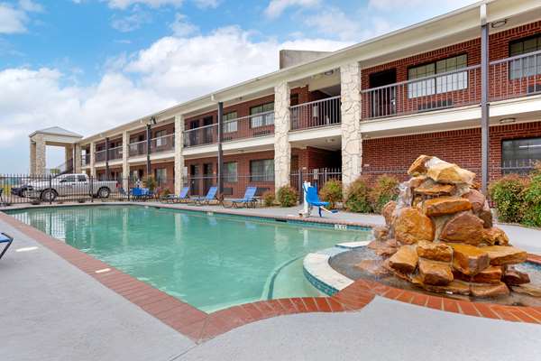 Pool - Best Western Inn of Brenham