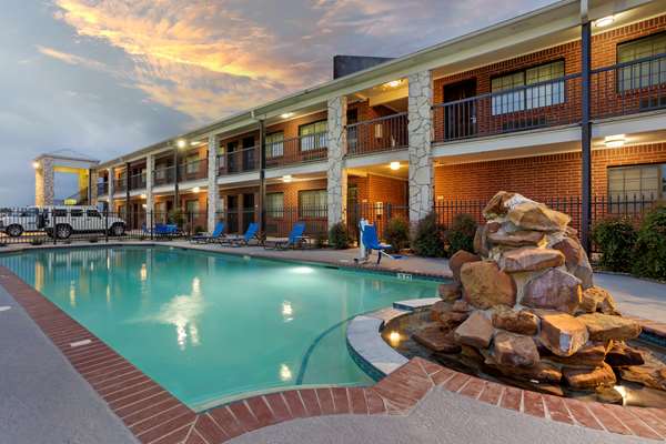Pool - Best Western Inn of Brenham