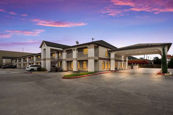 Exterior view - SureStay Hotel by Best Western Deer Park