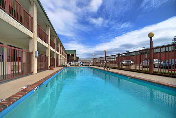 Pool - Best Western Cedar Inn Cedar Park