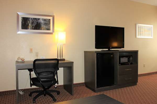  - Best Western Plus North Houston Inn & Suites - I-45, Exit 63