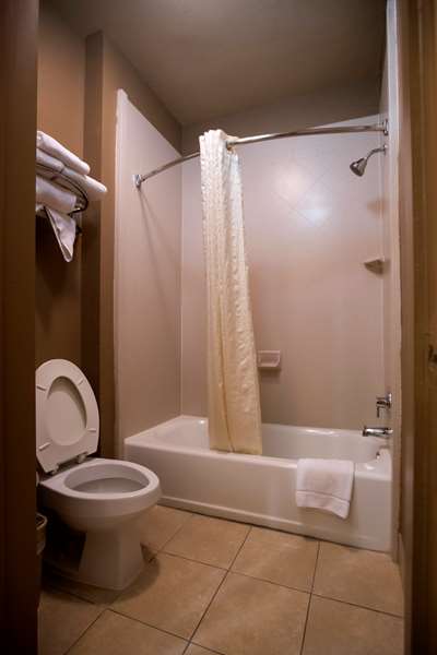  - Best Western Executive Inn El Campo