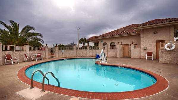 Pool - Best Western Executive Inn El Campo