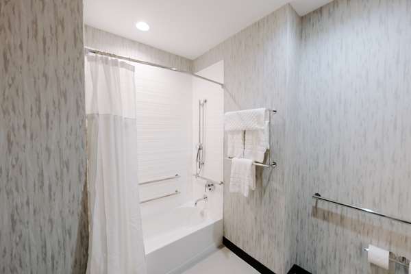 Accessible - Suite 2 Queen, Mobility Accessible, Bathtub, Sofabed, Work Desk, Mini Fridge, Non-Smoking