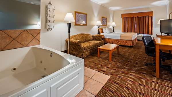  - Best Western Club House Inn & Suites Mineral Wells