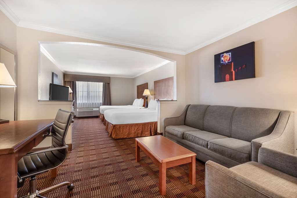 Best Western Club House Inn & Suites-guestroom-Guest Room,Suite,On-Site.jpg